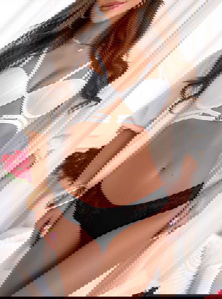 Czarne koronkowe stringi Asseia