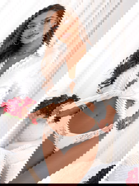 Białe koronkowe stringi Asseia