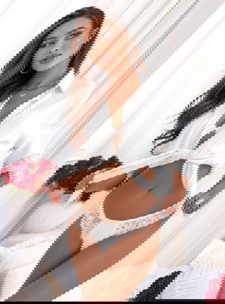 Białe koronkowe stringi Asseia