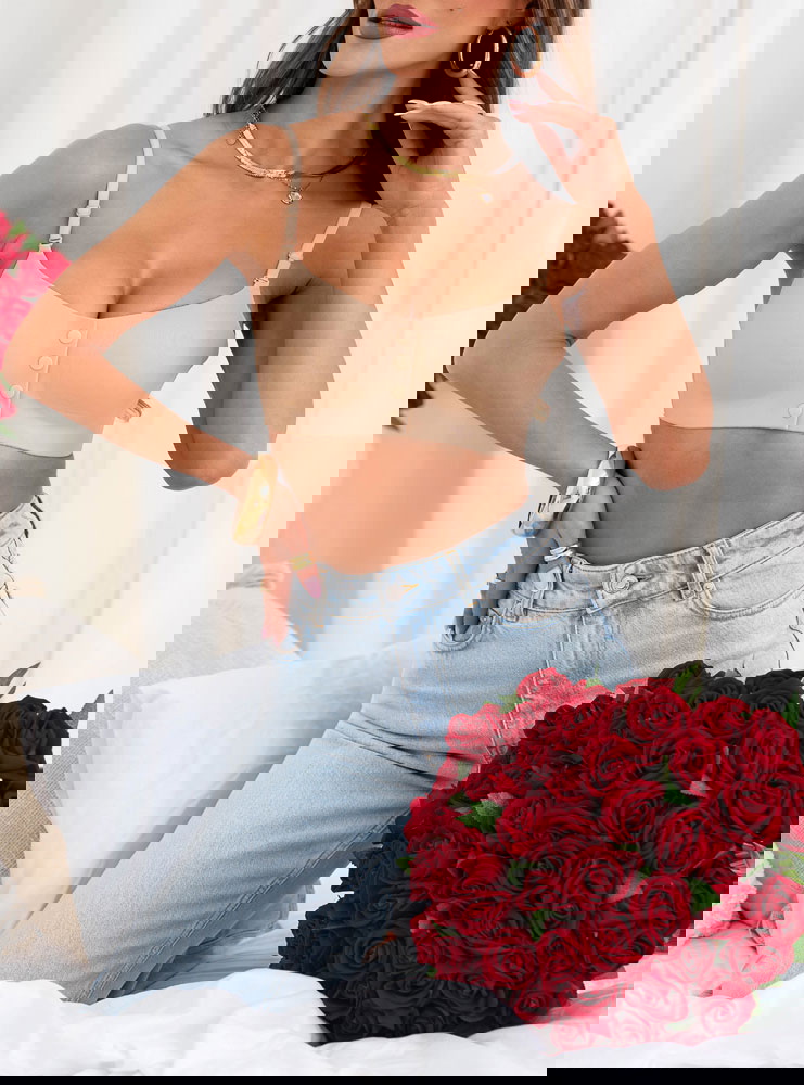 Beżowy bezszwowy stanik zapinany na...