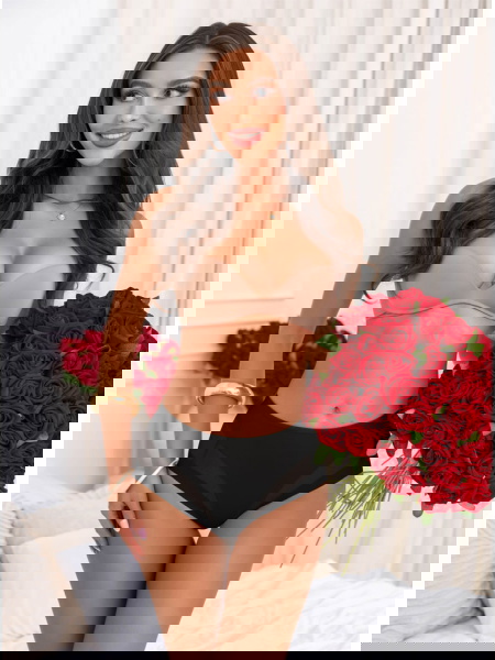 Czarne modelujące majtki z... 2