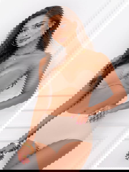 Beżowe gładkie majtki...