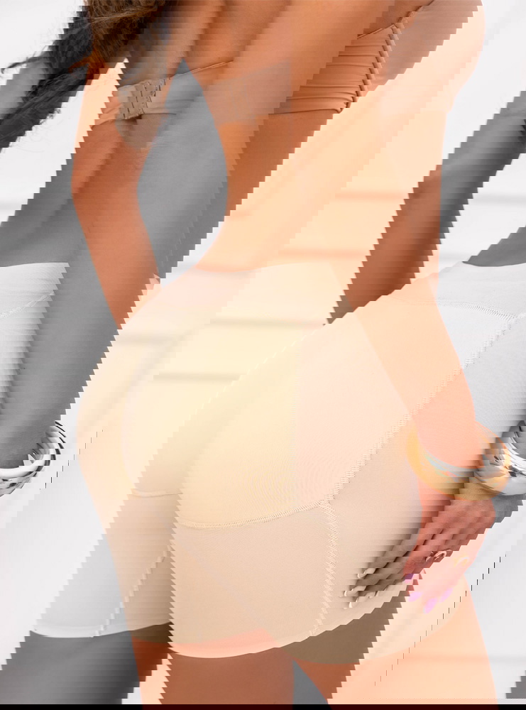 Beżowe majtki modelujące z wysokim...