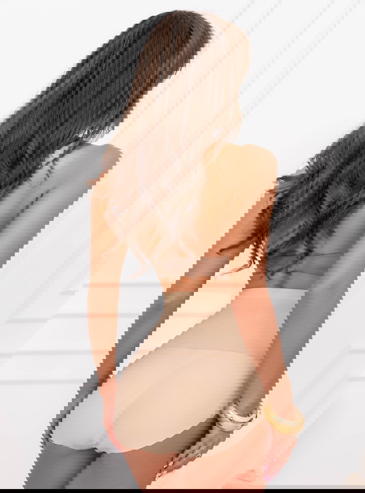 Beżowe majtki modelujące z wysokim...