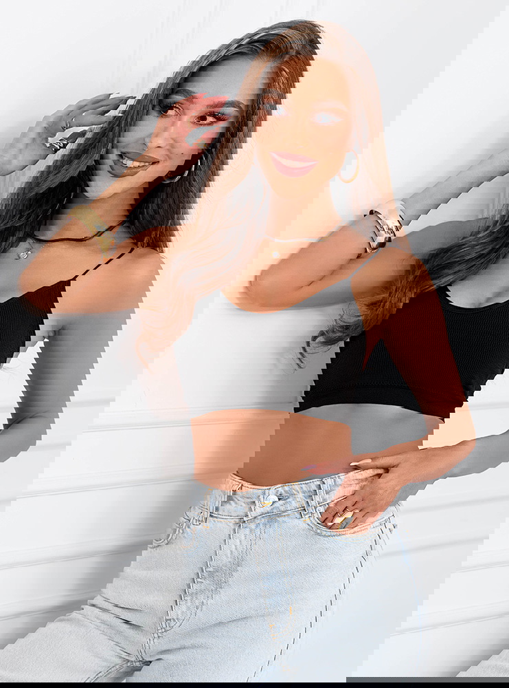 Czarny stanik typu crop top Forienna