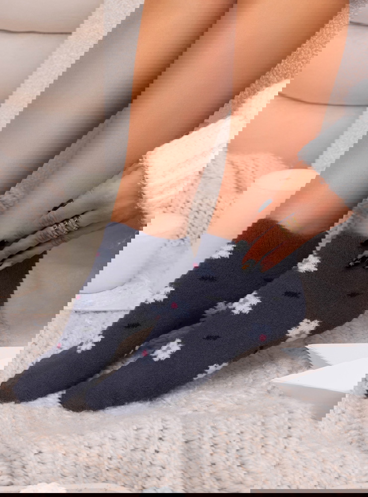 Grafitowe skarpetki z ozdobnym wzorem...