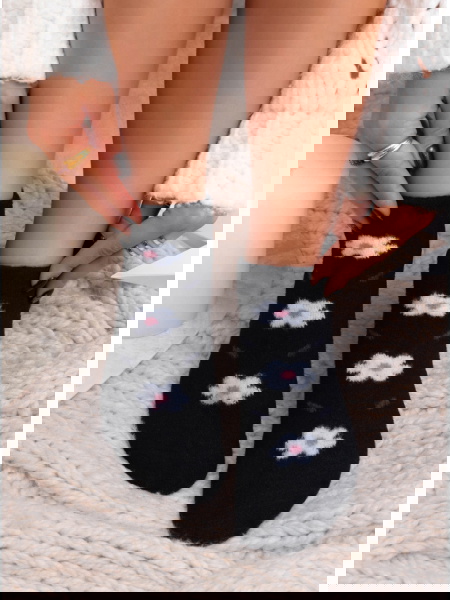 Czarne skarpetki z ozdobnym... 2