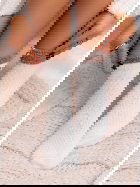 Białe skarpetki z ozdobnym... 2