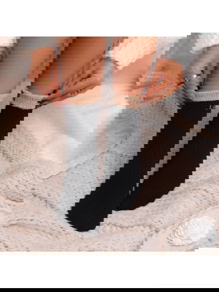 Czarne skarpetki z ozdobnym... 2