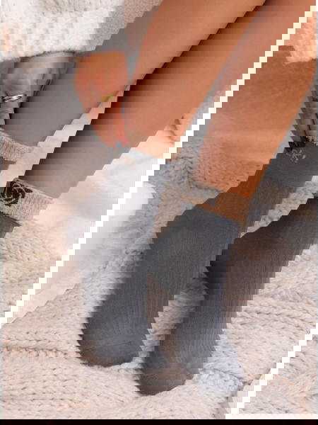 Szare skarpetki z ozdobnym...