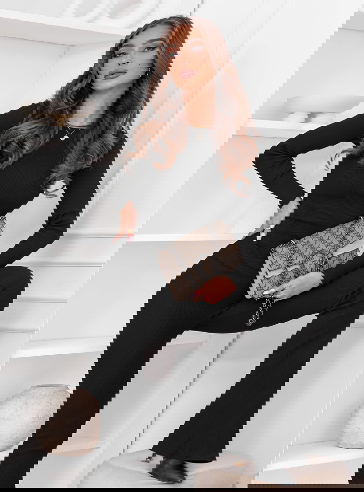 Czarny prążkowany komplet dopasowana...