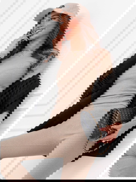 Beżowy prążkowany komplet...