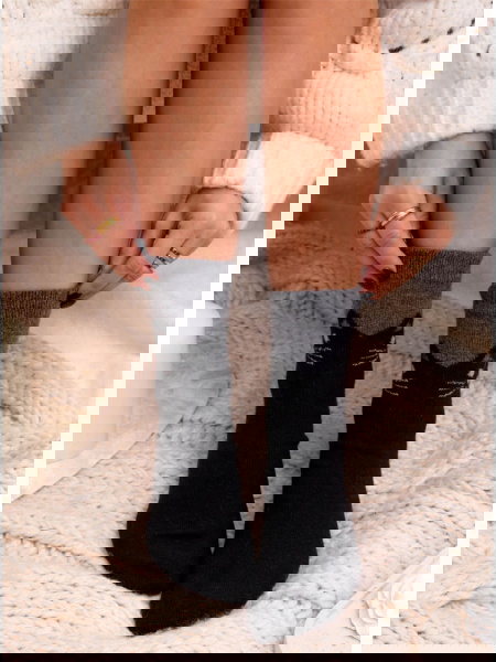 Czarne skarpetki z ozdobnym...