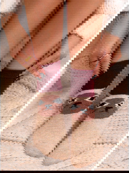 Beżowe skarpetki z ozdobnym... 2