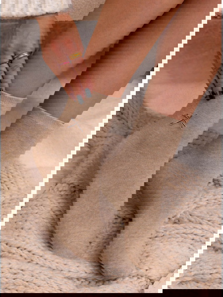 Beżowe skarpetki z kokardką...