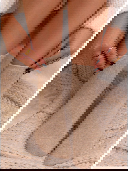 Beżowe skarpetki z kokardką... 2