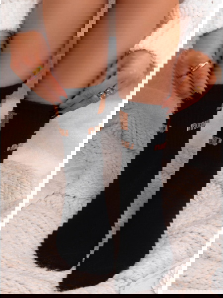 Czarne skarpetki z ozdobnym...