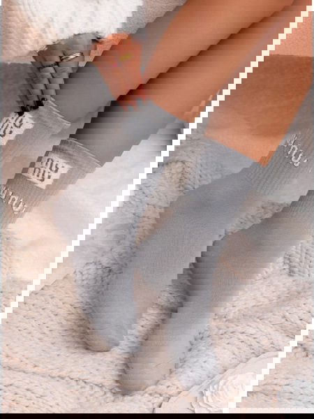 Szare skarpetki z ozdobnym...