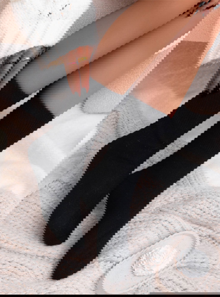 Czarne miękkie przytulne skarpetki...