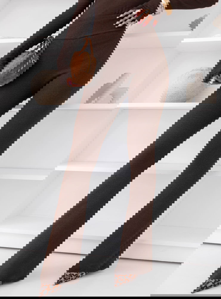 Czekoladowe prążkowane spodnie z...