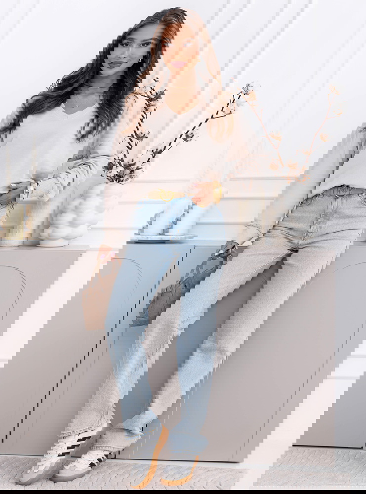 Beżowa bluza oversize z dekoltem w...