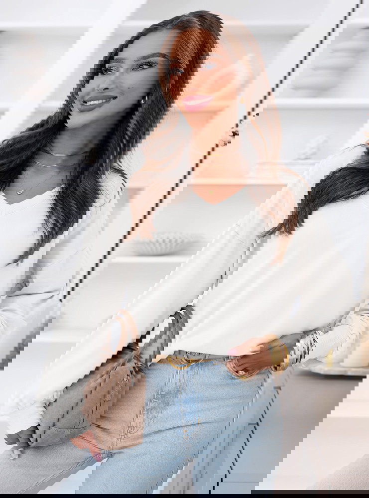 Biała bluza oversize z dekoltem w...