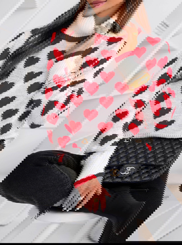 Biały sweter z golfem w czerwone...