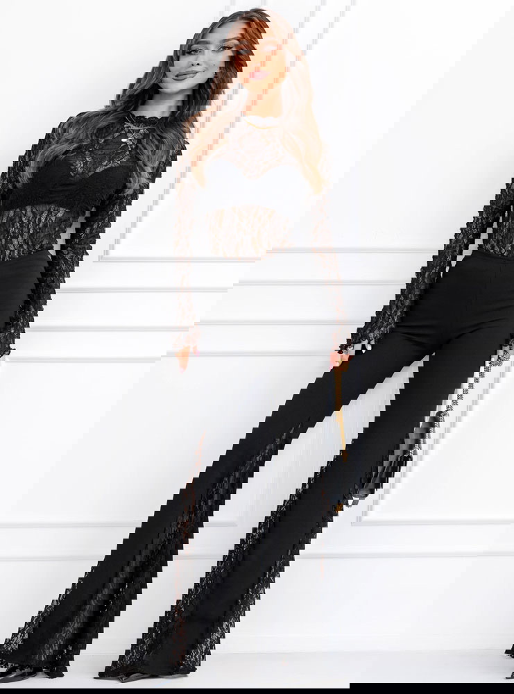 Czarne spodnie typu dzwony z koronką...