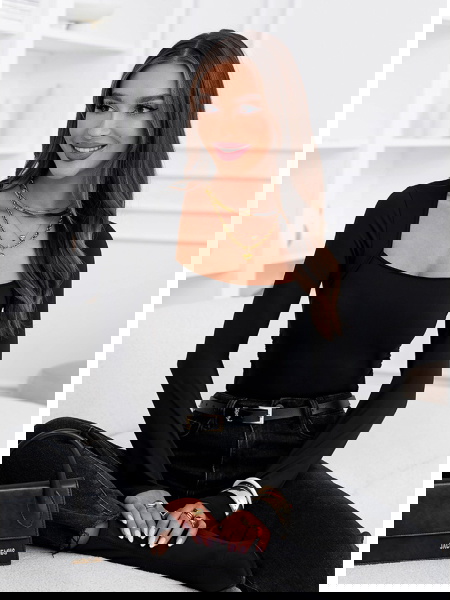 Czarna dopasowana bluzka...