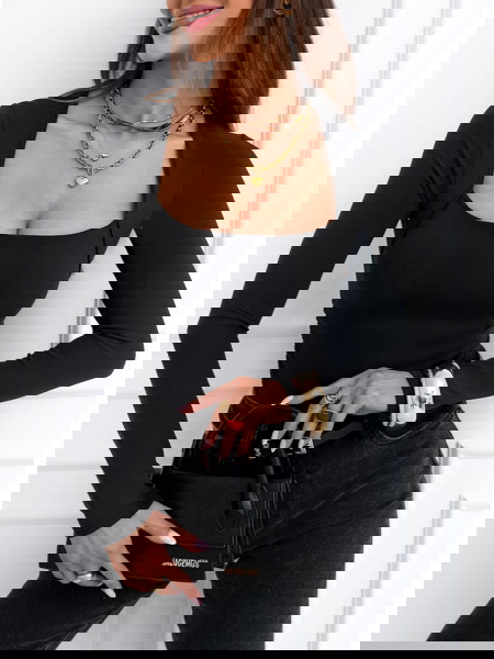 Czarna dopasowana bluzka... 2