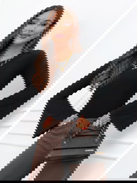 Czarna bluzka z szerokimi...