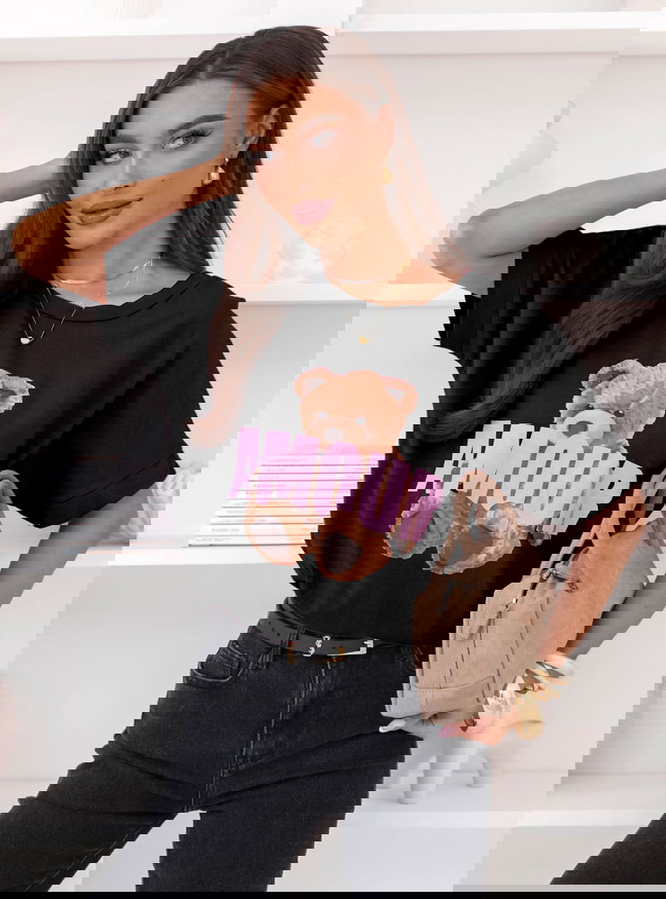 Czarna bluzka z ozdobnym nadrukiem...