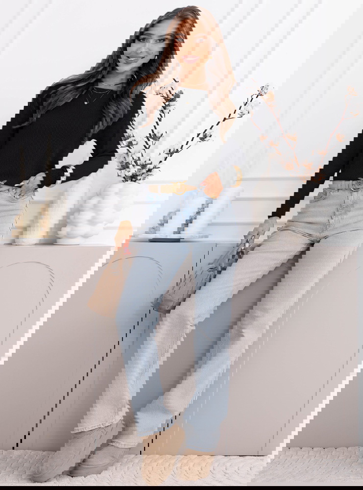 Czarny sweter z dekoltem w łódkę Itsaso