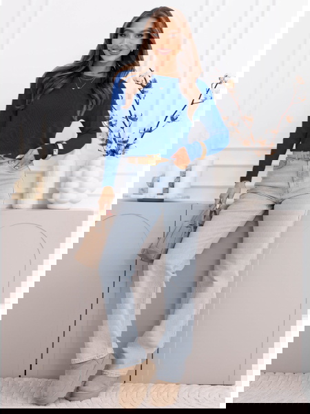 Chabrowy sweter z dekoltem...