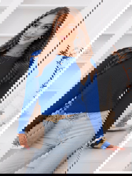 Chabrowy sweter z dekoltem... 2