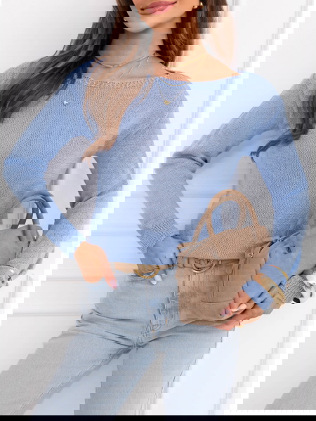 Błękitny sweter z dekoltem...