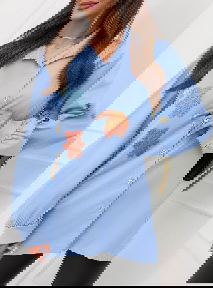 Błękitna koszula oversize zapinana na...