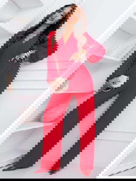 Malinowy kombinezon wiązany...