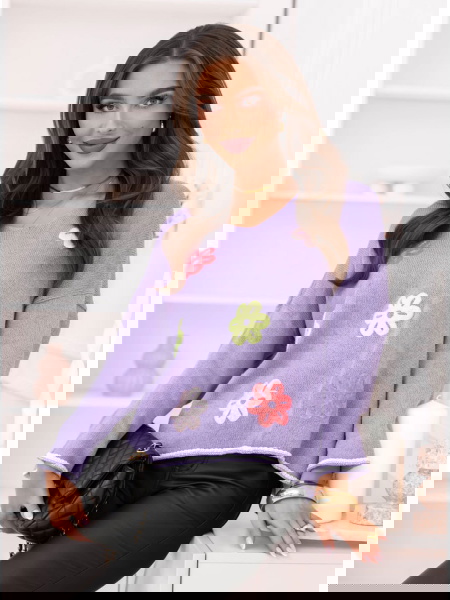 Liliowy sweter z ozdobnymi...