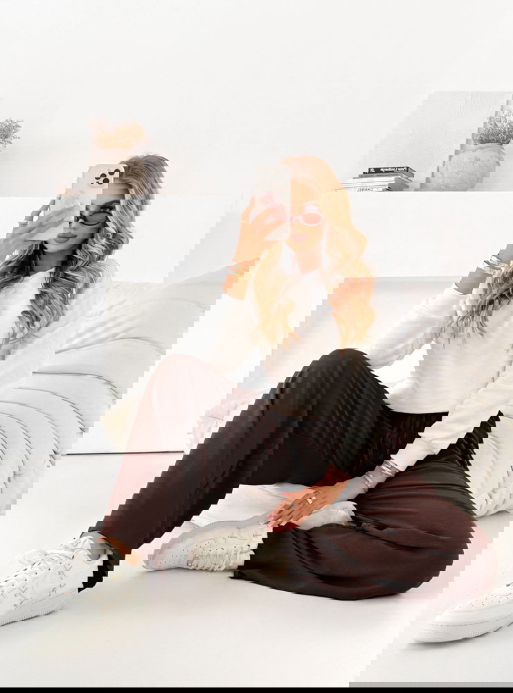 Czekoladowe spodnie z rozszerzanymi...