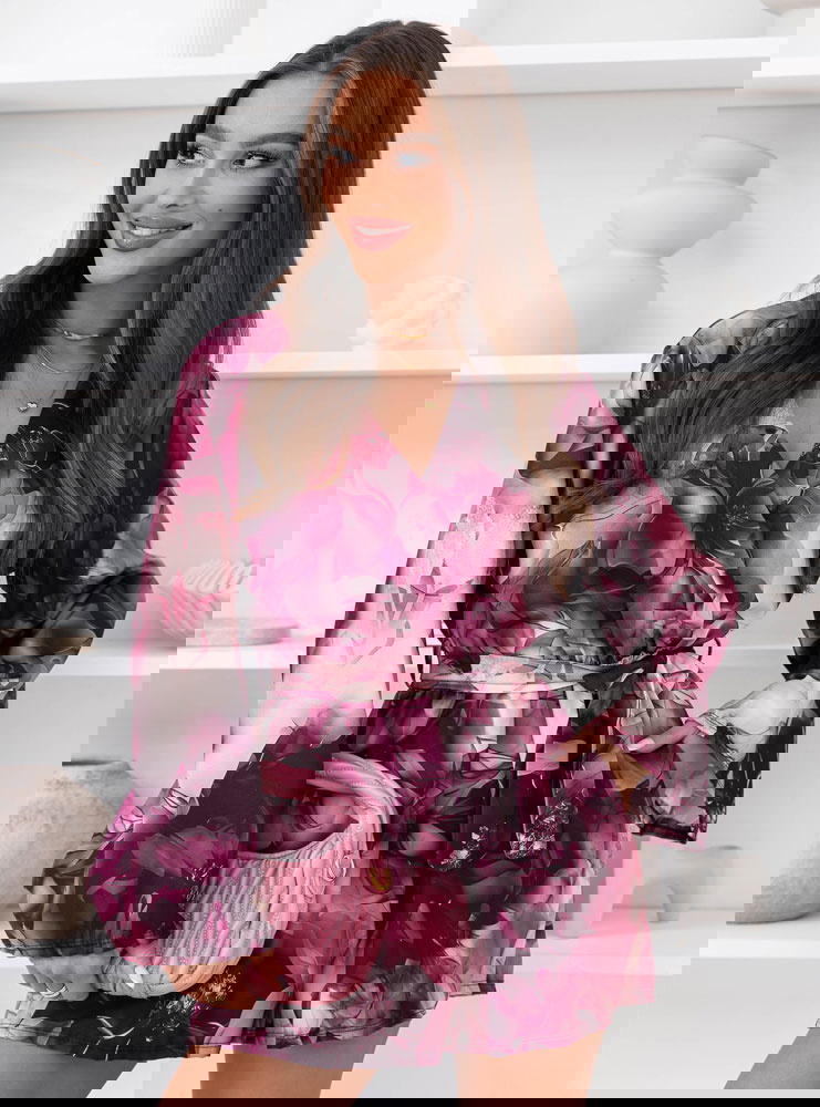 Wzorzysty kombinezon wiązany w talii...