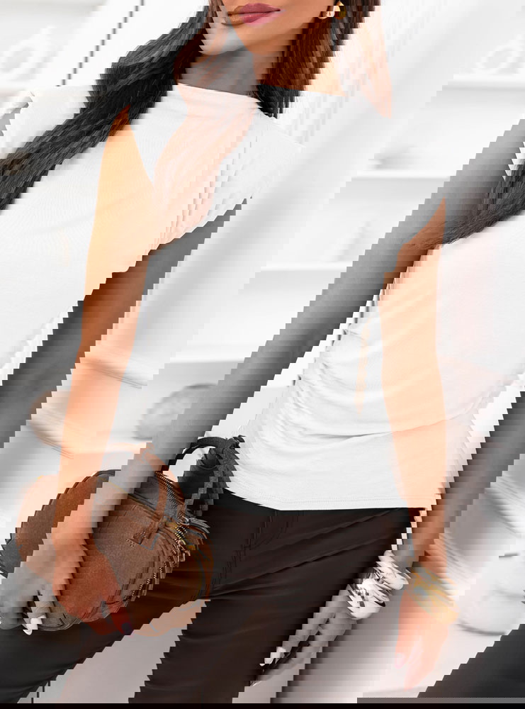 Biała bluzka z marszczeniem po boku...