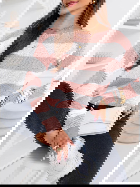 Pudrowy sweter w paski...