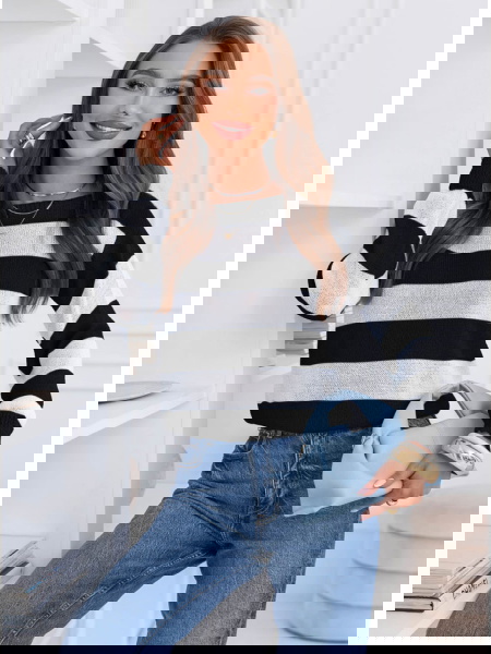 Czarny sweter w paski...