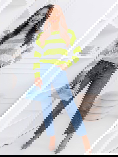 Zielony sweter w paski... 2