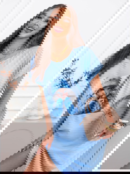 Błękitna sukienka z...