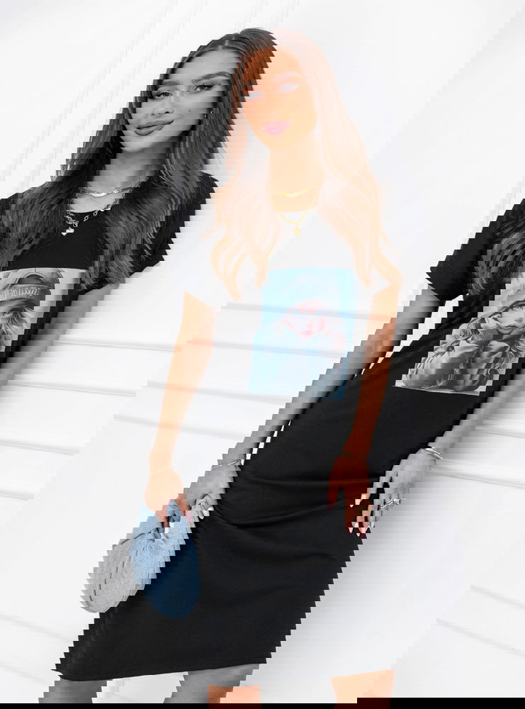 Czarna sukienka z ozdobnym nadrukiem...