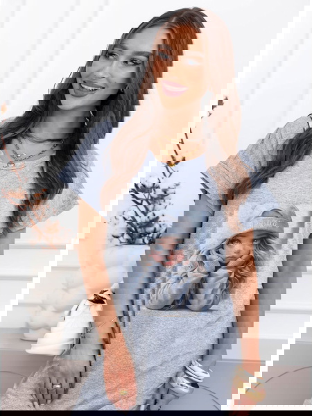 Szara sukienka z ozdobnym...