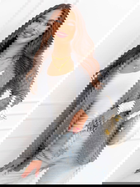 Szara marynarka w kratkę...