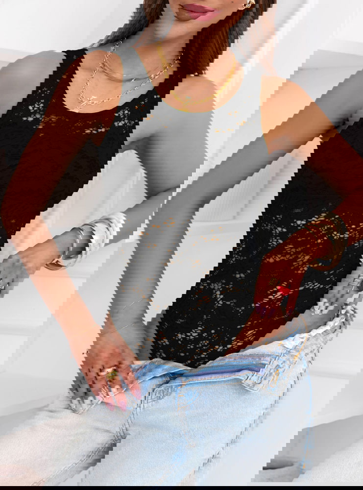 Czarne koronkowe body na ramiączkach...